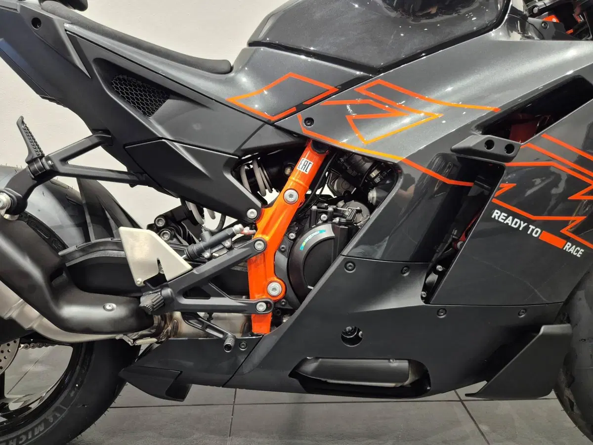 KTM 990 RC R (2026) (13)