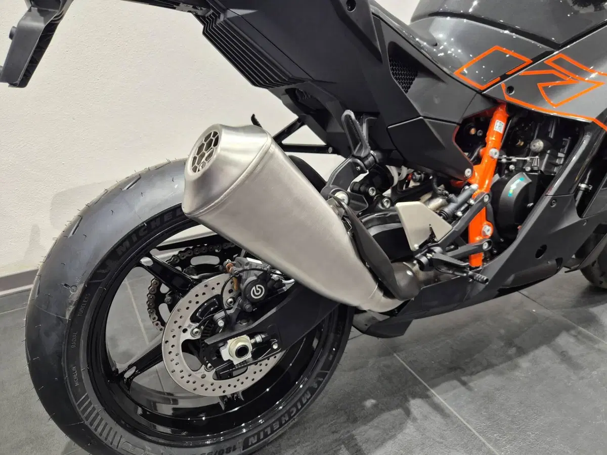 KTM 990 RC R (2026) (14)