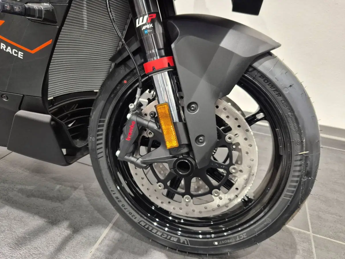 KTM 990 RC R (2026) (15)