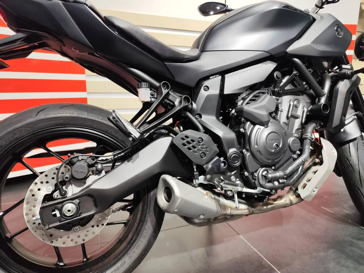 Yamaha MT-07 Y-AMT (2025 - 26) (2)