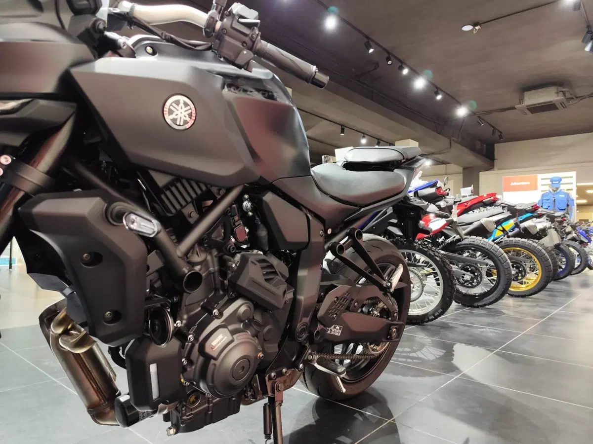 Yamaha MT-07 Y-AMT (2025 - 26) (5)