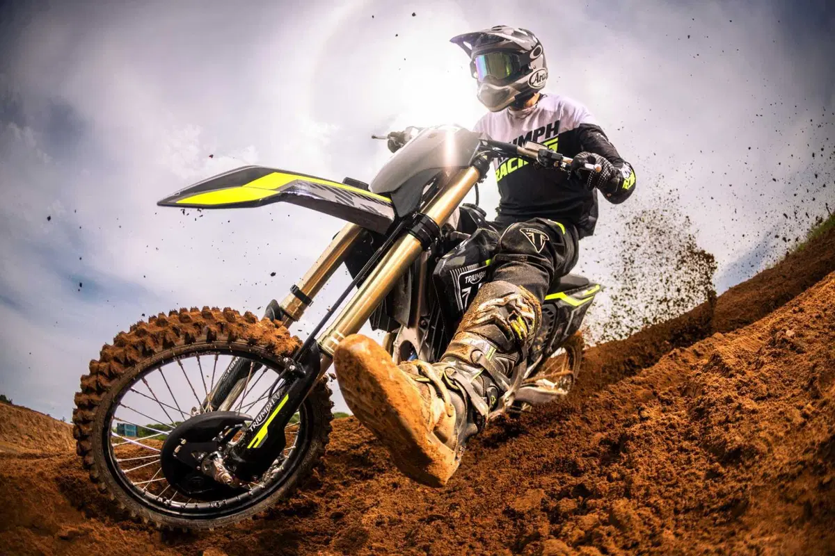 Triumph aggiorna la moto campione del mondo, la TF 250-X 2027 (7)