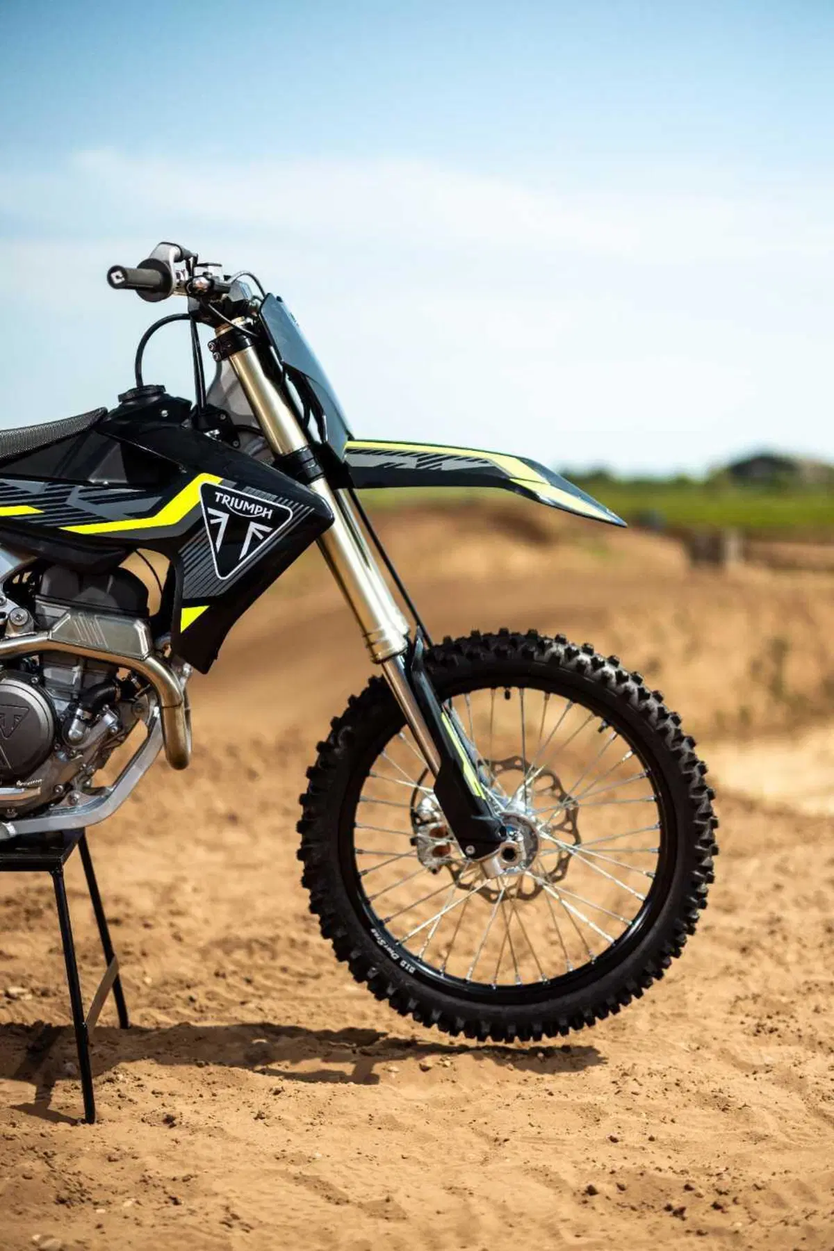 Triumph aggiorna la moto campione del mondo, la TF 250-X 2027 (15)