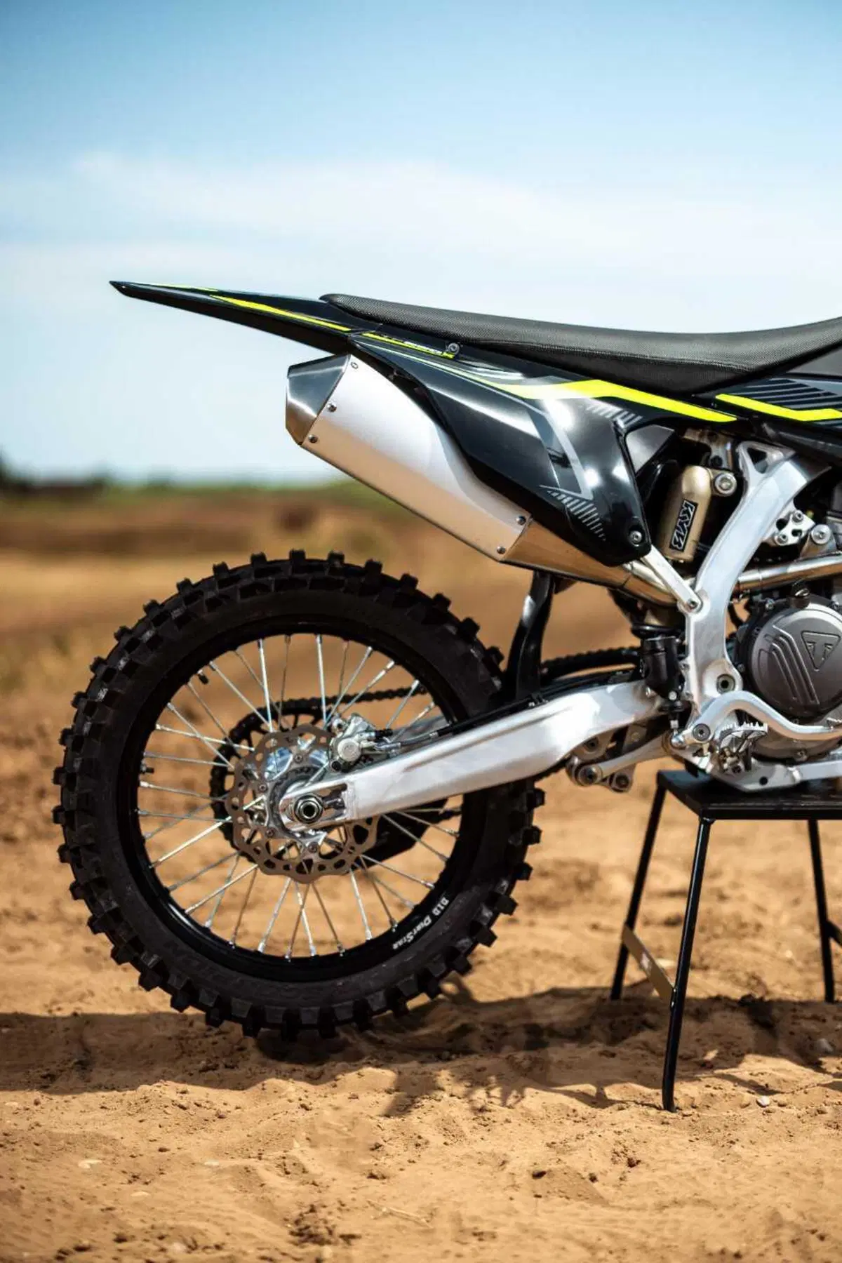Triumph aggiorna la moto campione del mondo, la TF 250-X 2027 (16)