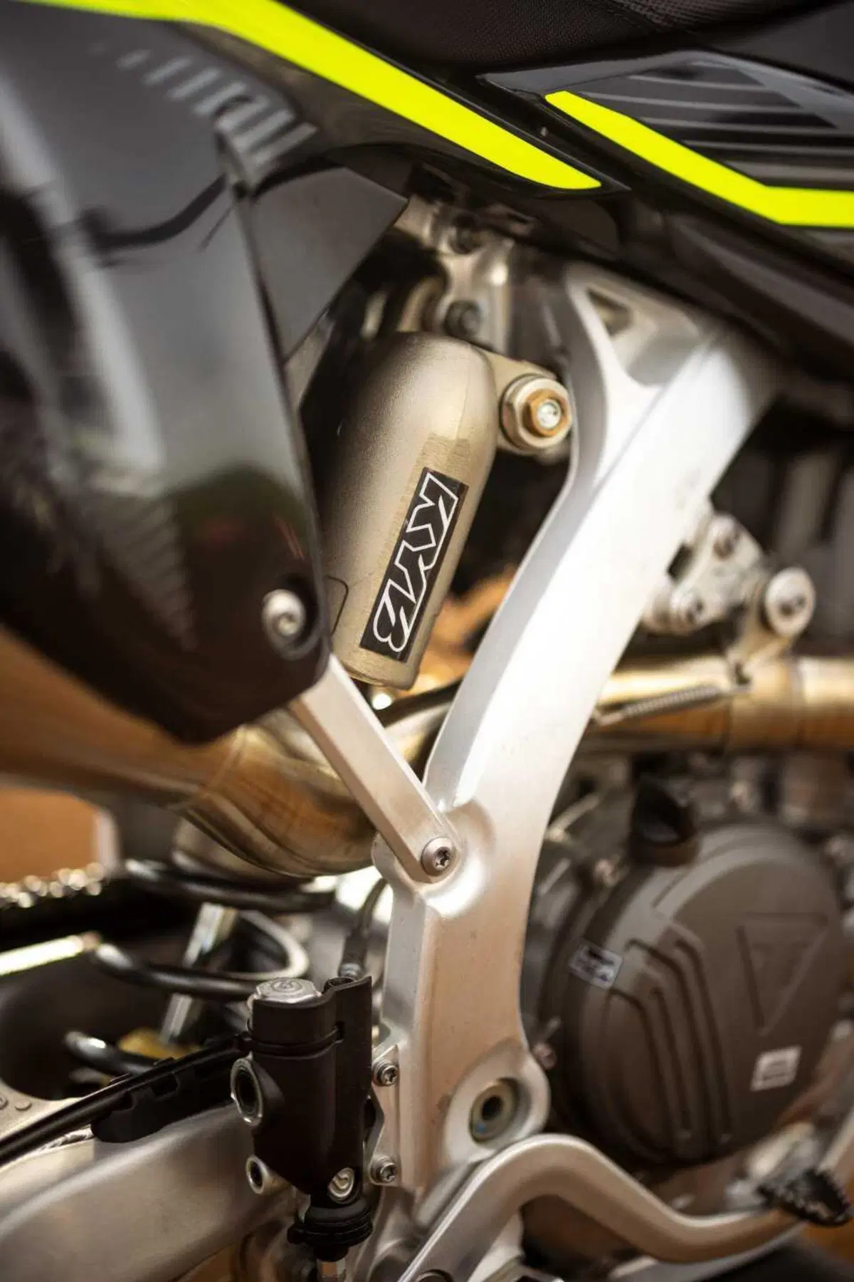 Triumph aggiorna la moto campione del mondo, la TF 250-X 2027 (19)