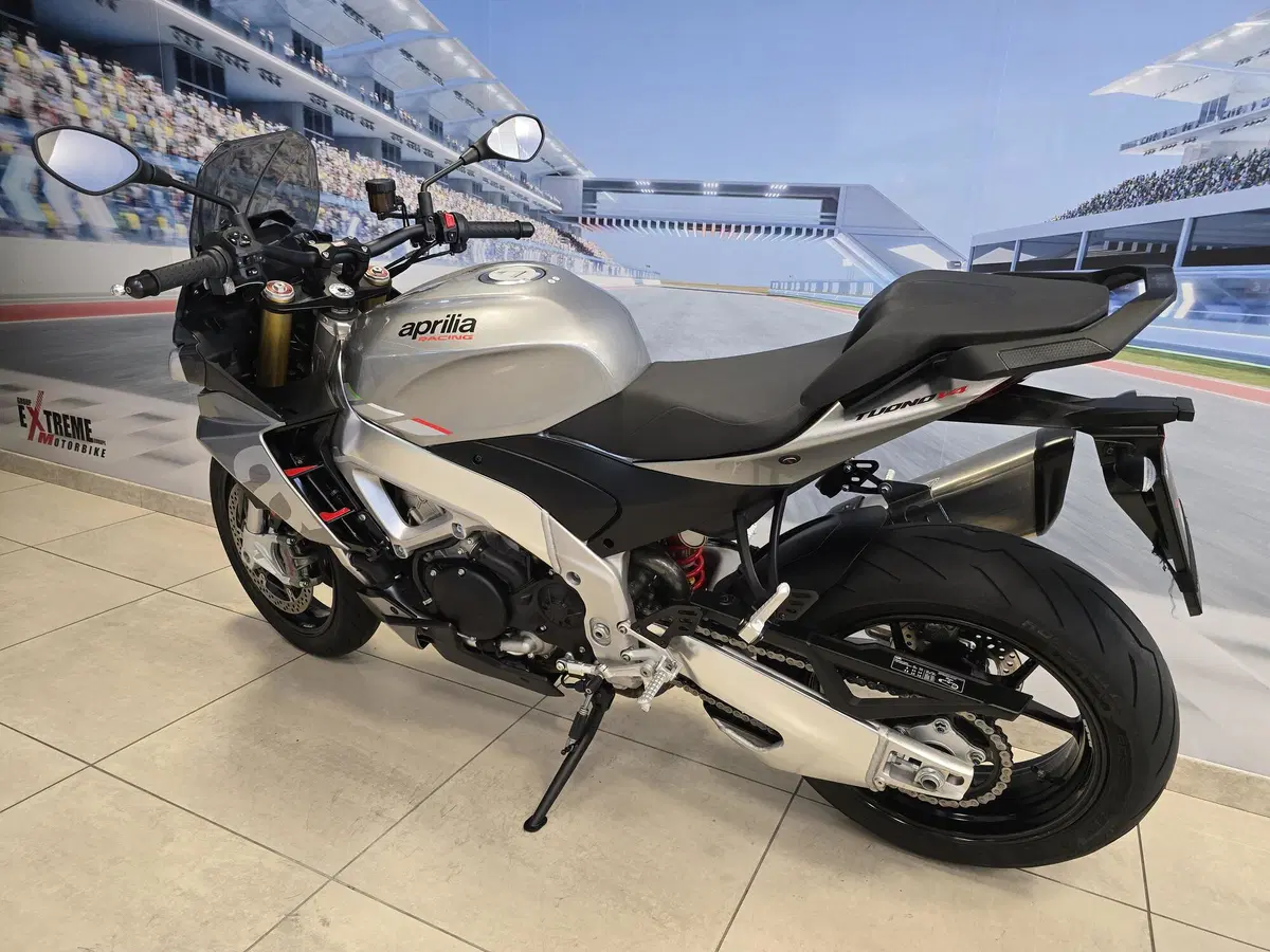 Aprilia Tuono V4 (2021 - 24) (5)