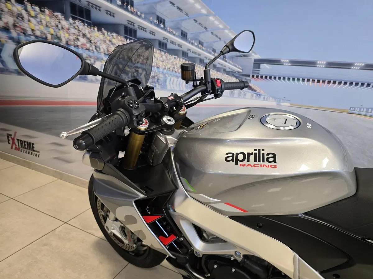 Aprilia Tuono V4 (2021 - 24) (11)