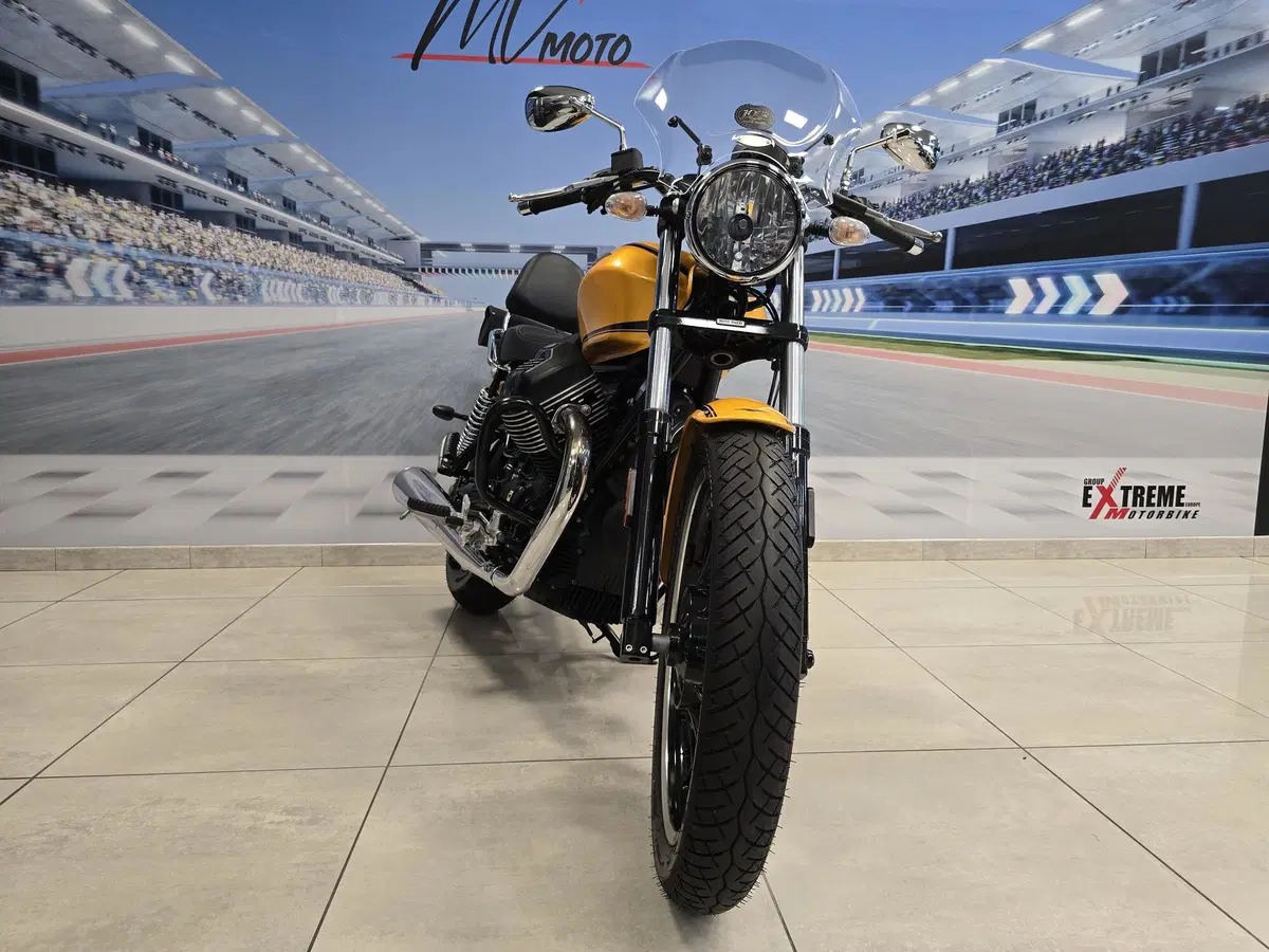 Moto Guzzi V9 Roamer (2016 - 18) (2)
