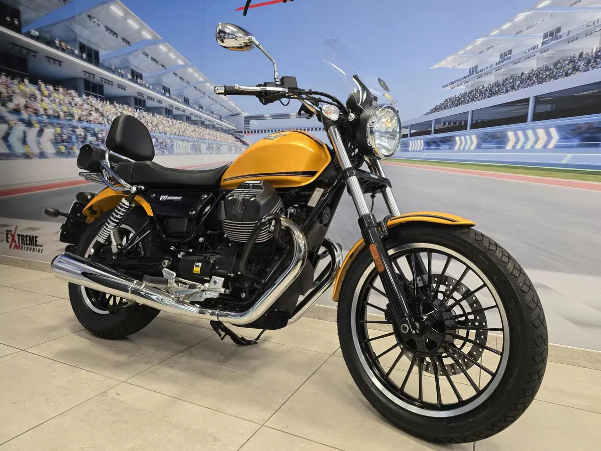 Moto Guzzi V9 Roamer (2016 - 18) (4)