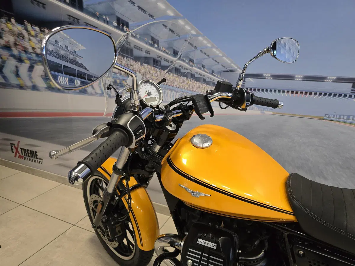 Moto Guzzi V9 Roamer (2016 - 18) (15)