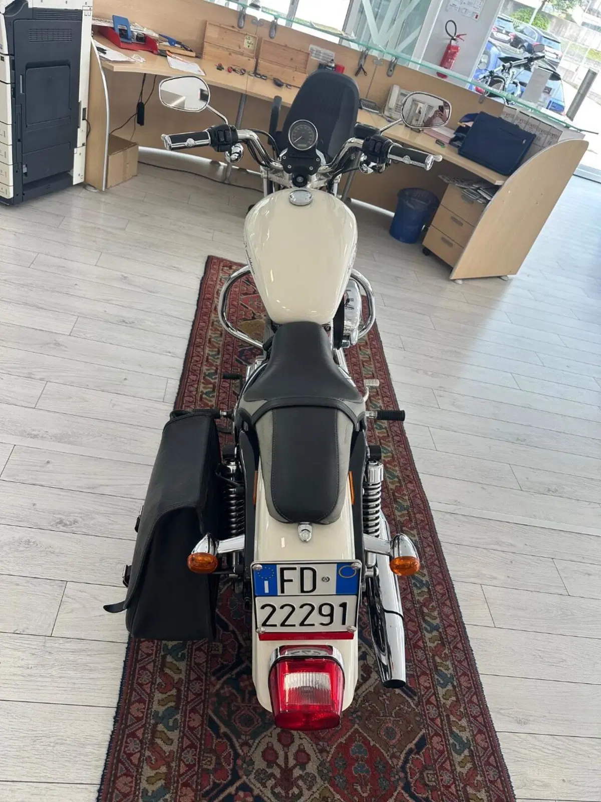 Harley-Davidson 883 SuperLow (2010 - 16) - XL 883L (4)