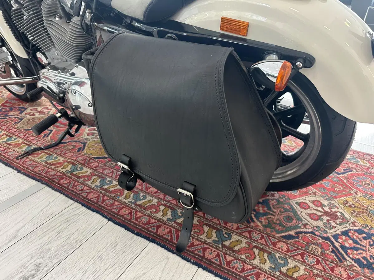 Harley-Davidson 883 SuperLow (2010 - 16) - XL 883L (12)