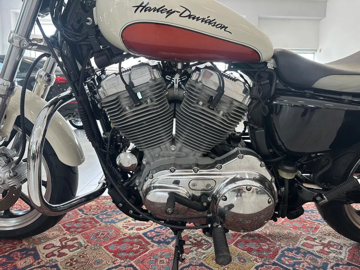Harley-Davidson 883 SuperLow (2010 - 16) - XL 883L (6)