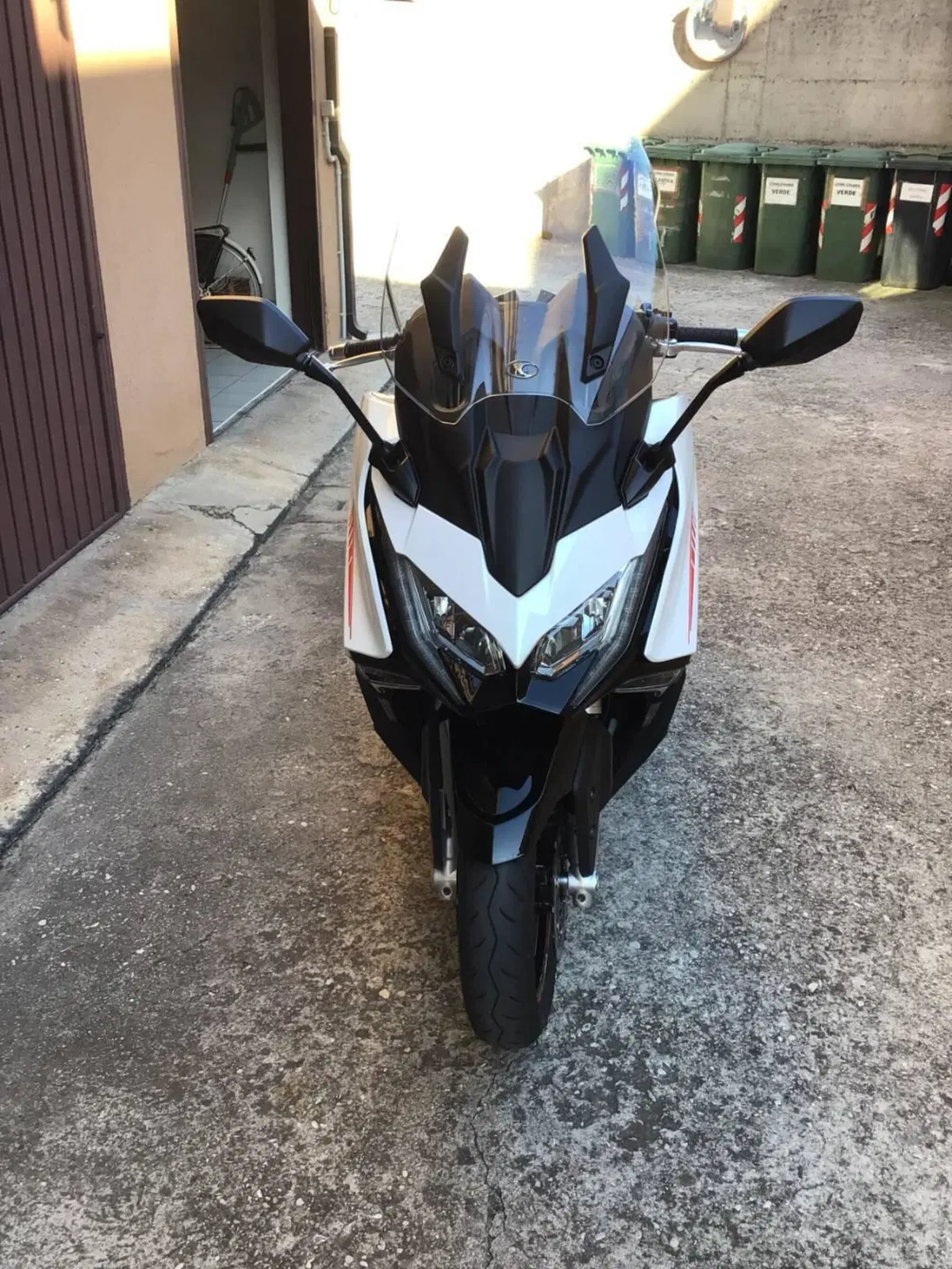 Kymco AK 575 Premium (2025 - 26) (2)
