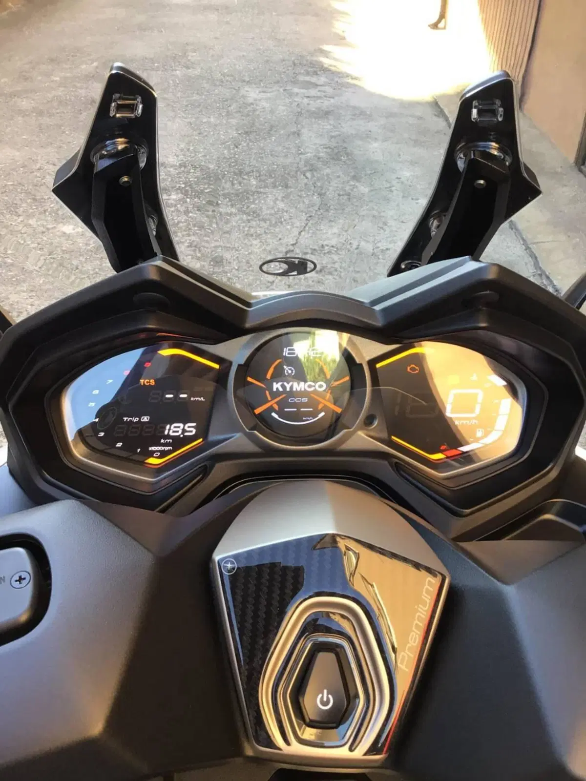 Kymco AK 575 Premium (2025 - 26) (4)
