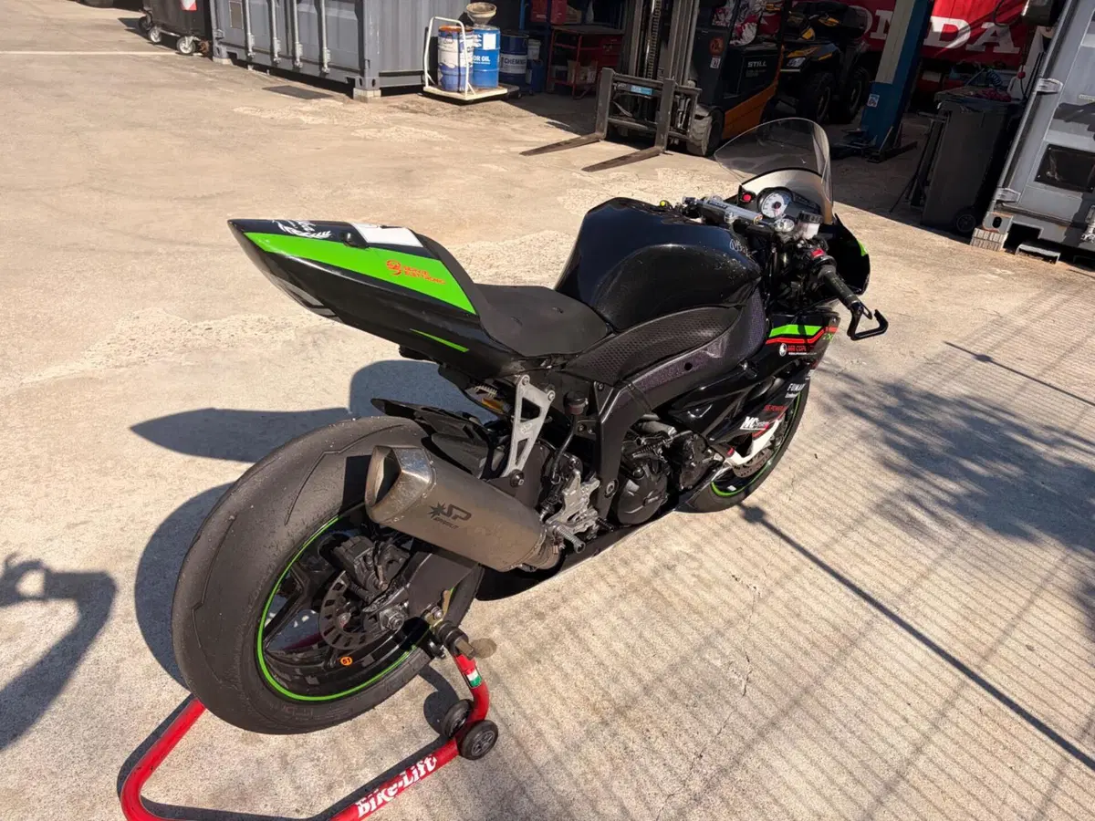 Kawasaki Ninja 600 ZX-6R (2009 - 16) (7)