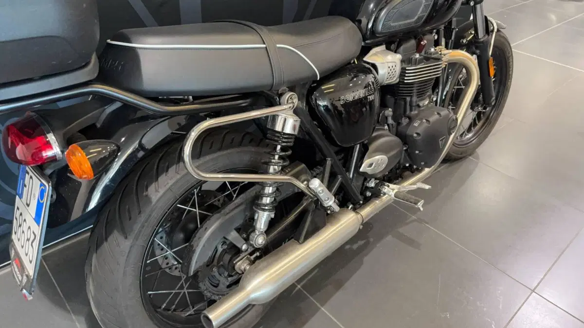 Triumph Bonneville T100 (2021 - 25) (4)