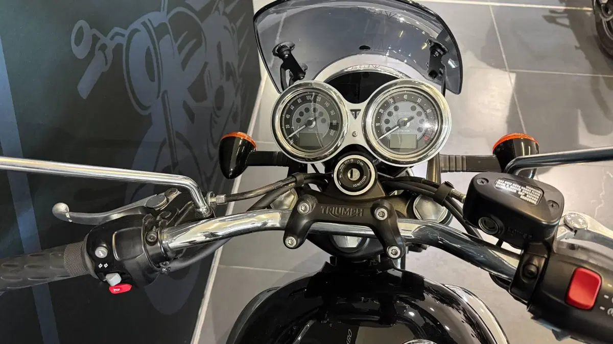 Triumph Bonneville T100 (2021 - 25) (5)