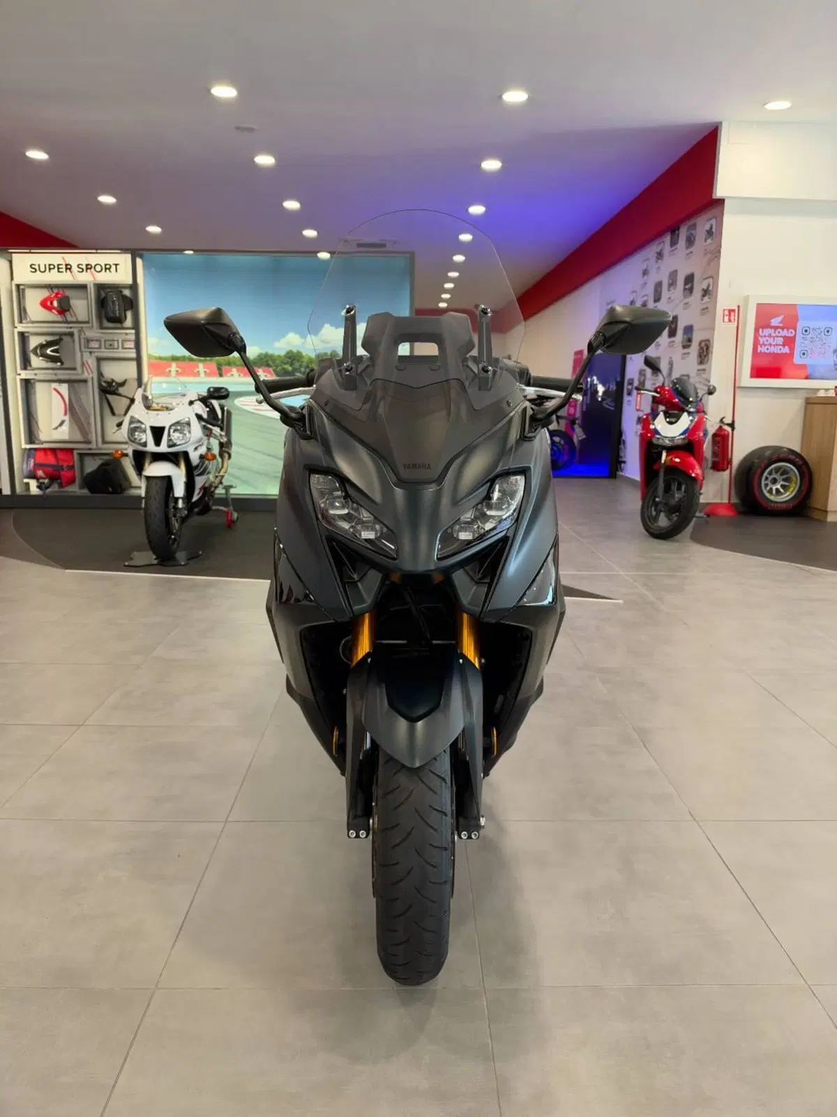 Yamaha T-Max 560 Tech Max (2022 - 24) (5)