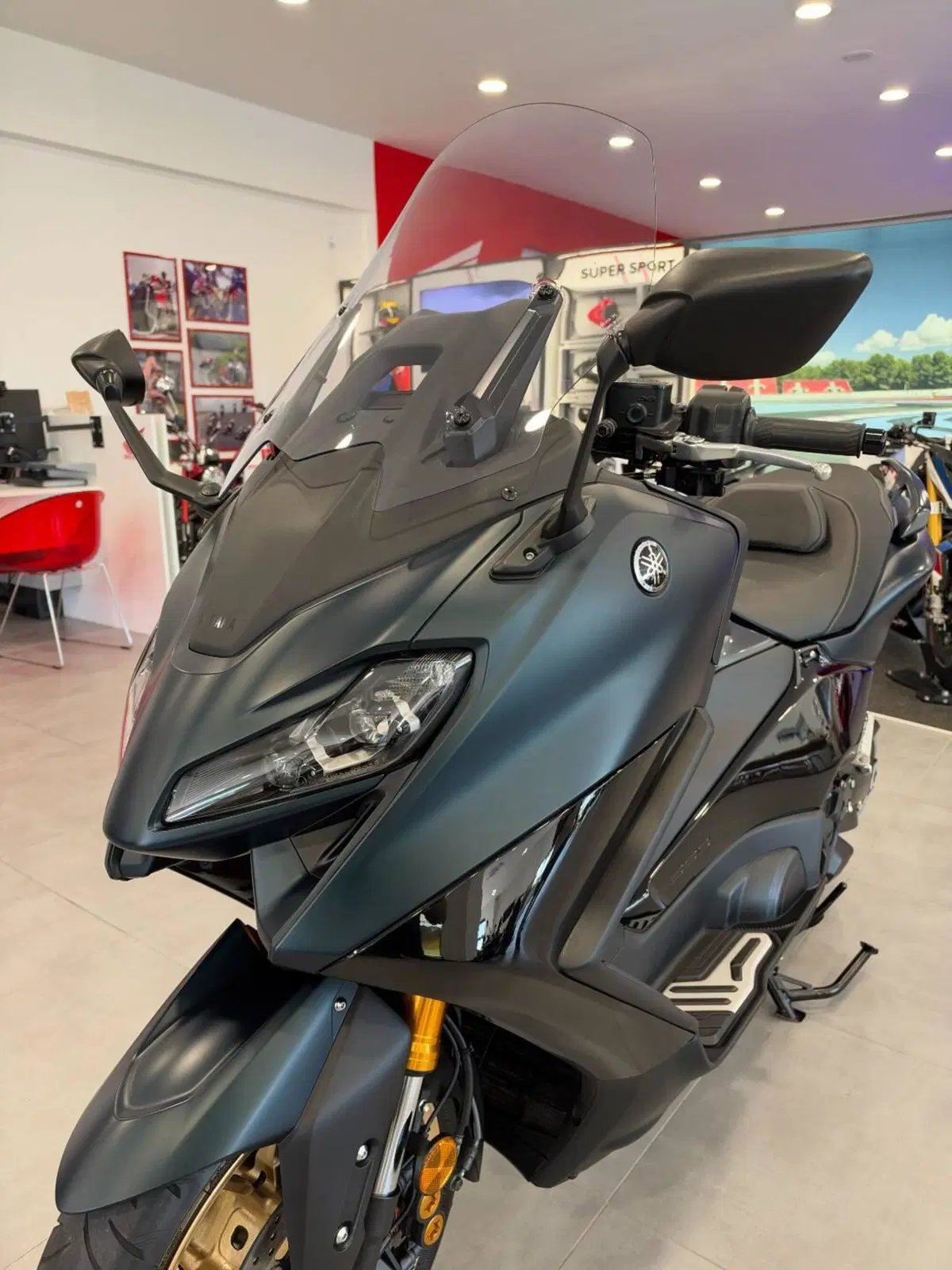 Yamaha T-Max 560 Tech Max (2022 - 24) (2)