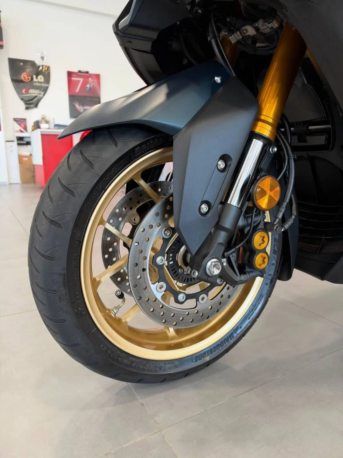 Yamaha T-Max 560 Tech Max (2022 - 24) (13)