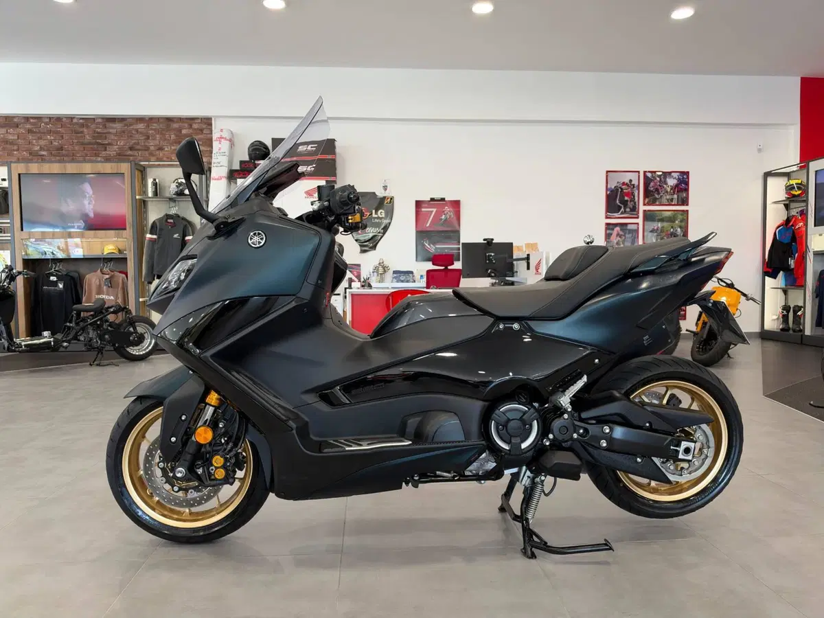 Yamaha T-Max 560 Tech Max (2022 - 24) (3)