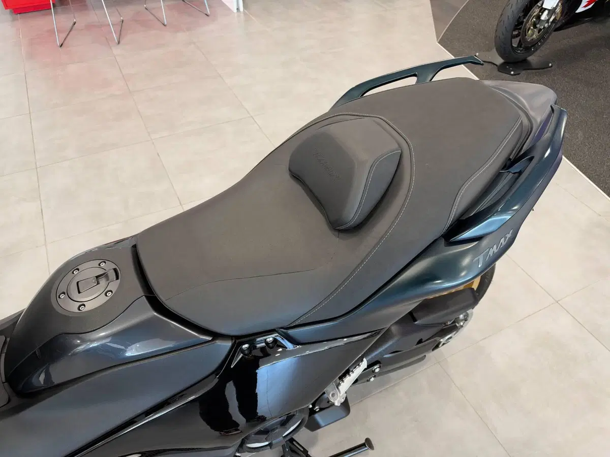 Yamaha T-Max 560 Tech Max (2022 - 24) (12)