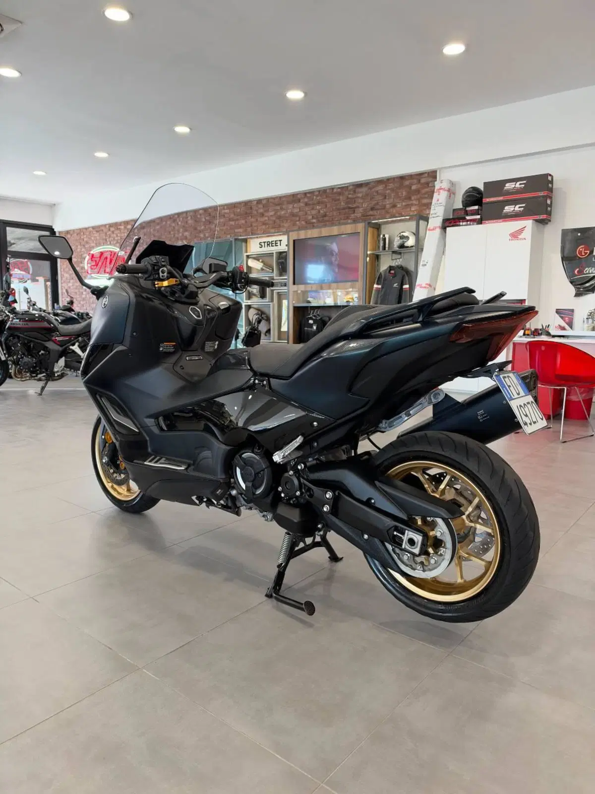 Yamaha T-Max 560 Tech Max (2022 - 24) (4)