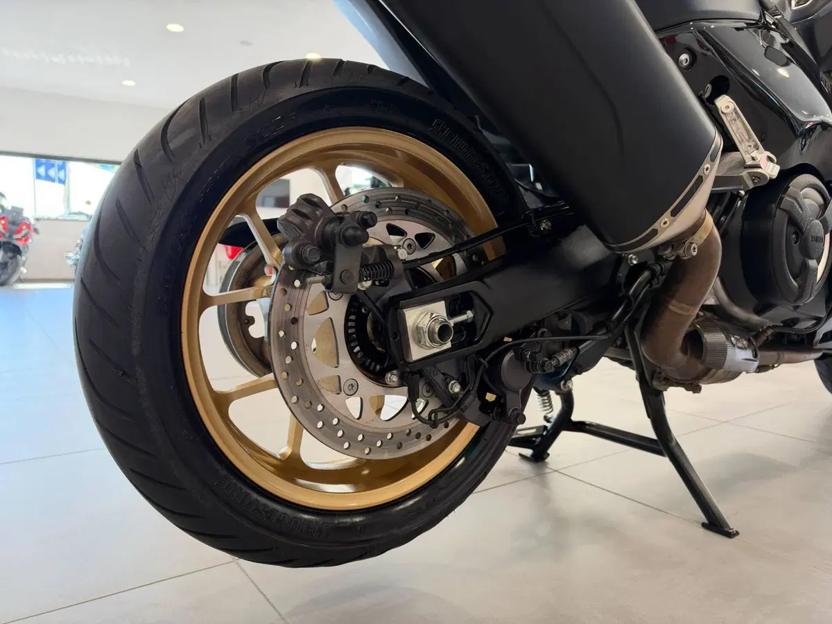 Yamaha T-Max 560 Tech Max (2022 - 24) (15)