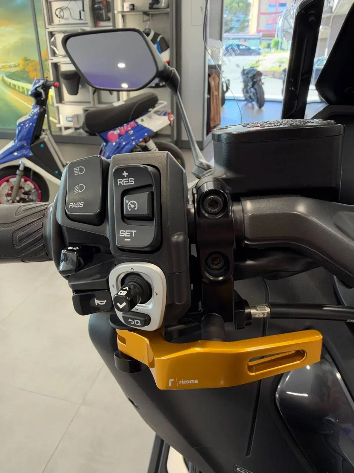 Yamaha T-Max 560 Tech Max (2022 - 24) (10)