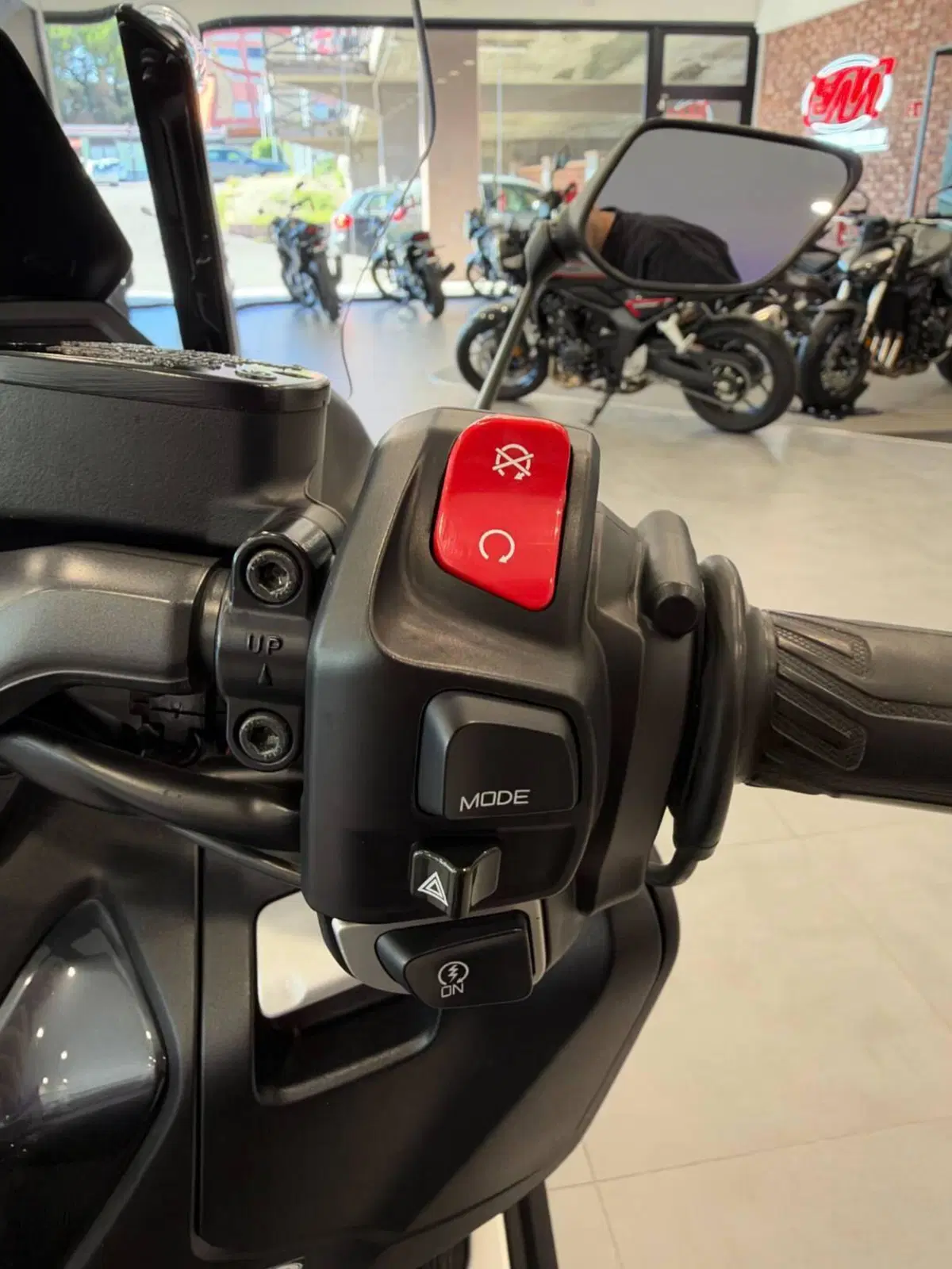 Yamaha T-Max 560 Tech Max (2022 - 24) (11)