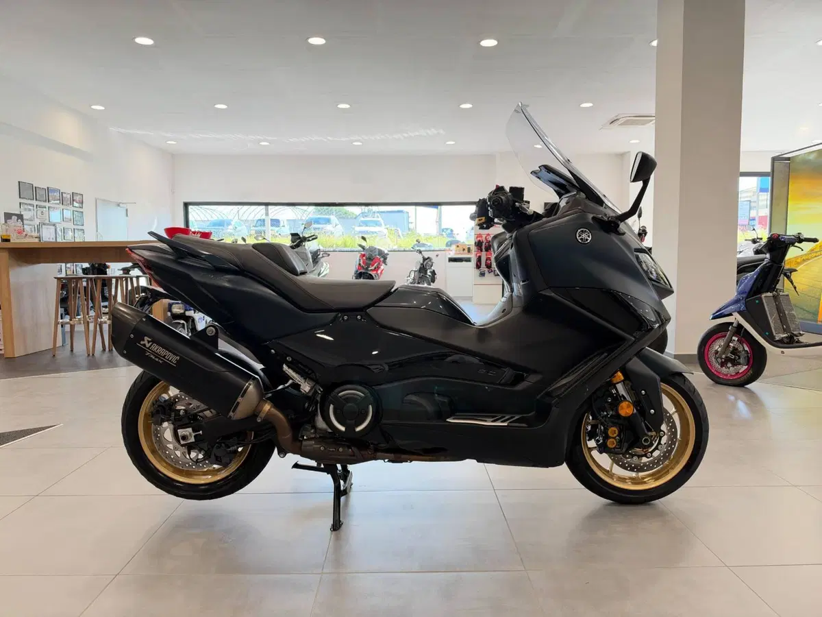 Yamaha T-Max 560 Tech Max (2022 - 24) (7)
