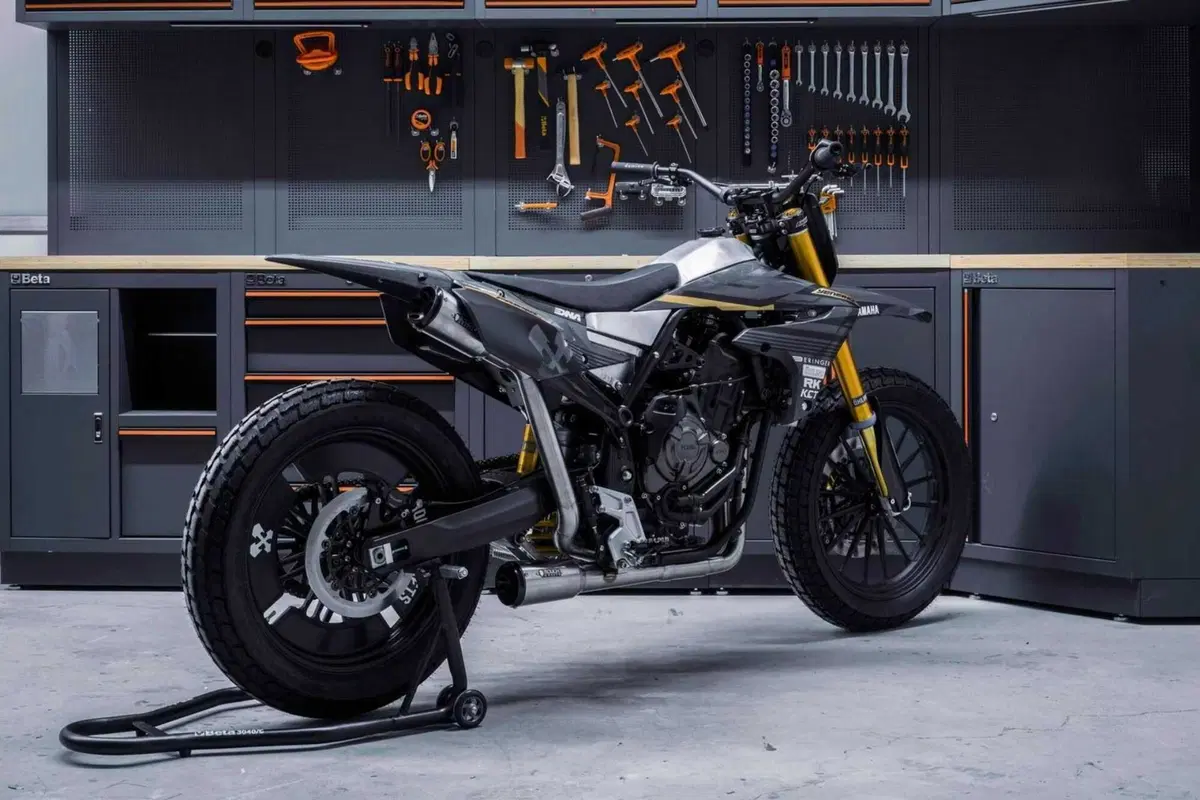 La Ténéré 700 da flat track perde 47 kg, ma ha senso? (2)