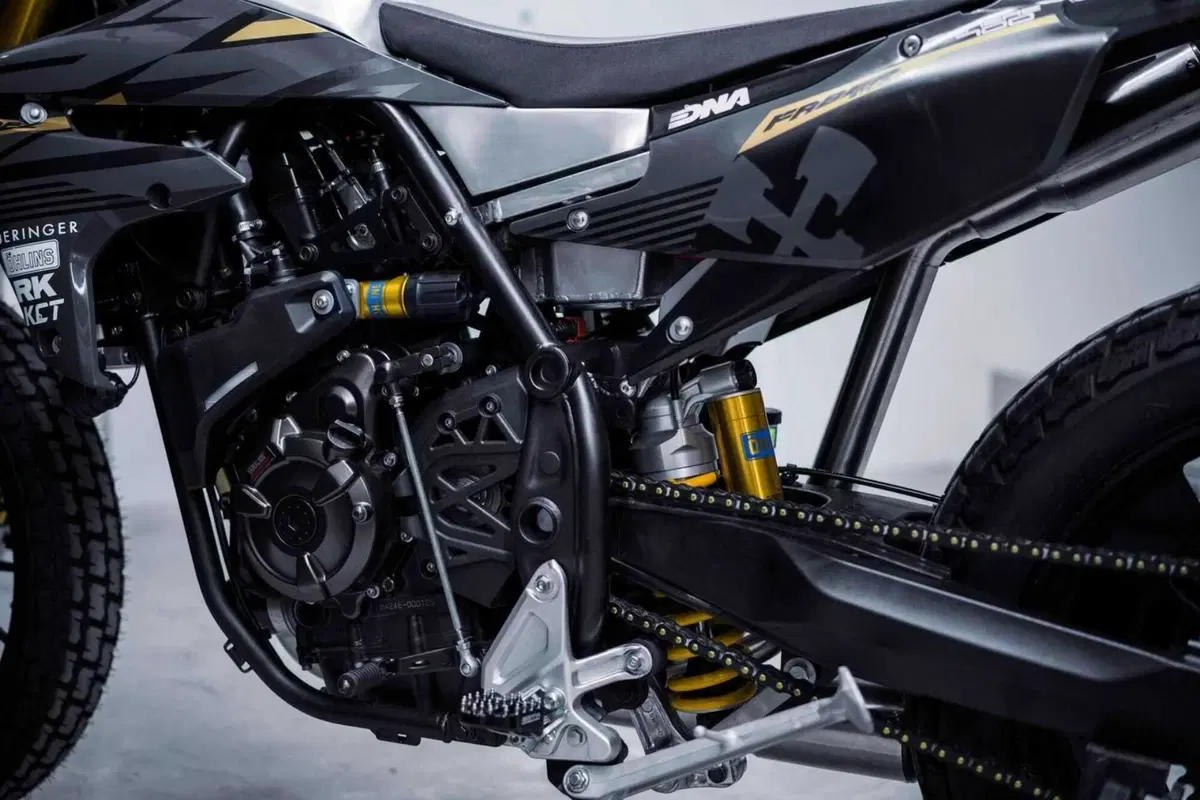 La Ténéré 700 da flat track perde 47 kg, ma ha senso? (3)