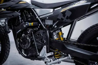La Ténéré 700 da flat track perde 47 kg, ma ha senso?
