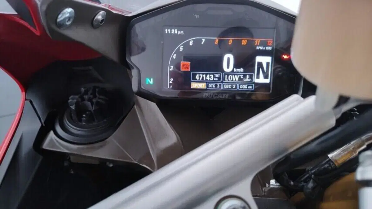 Ducati 1199 Panigale S Tricolore (2012 - 14) (11)