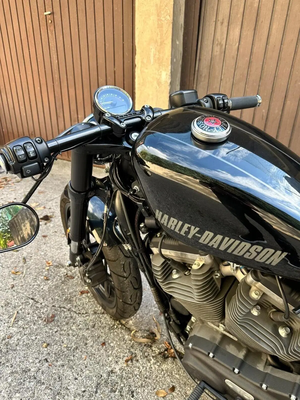 Harley-Davidson 1200 Custom (2017) - XL 1200C (2)