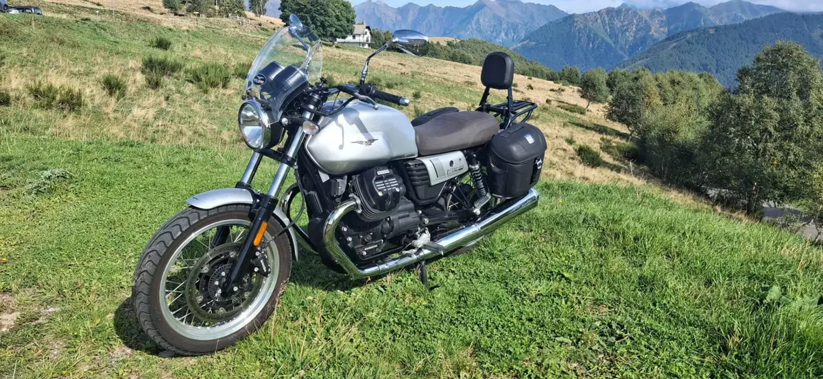 Moto Guzzi V7 III Special (2017 - 20) (2)