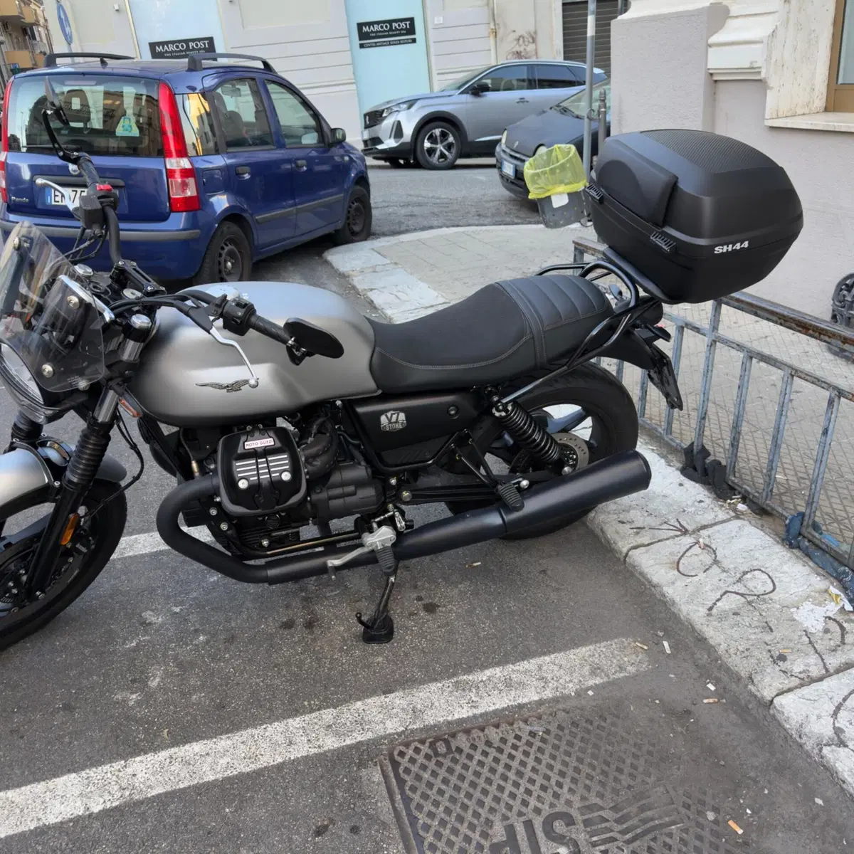 Moto Guzzi V7 Stone (2021 - 24) (6)