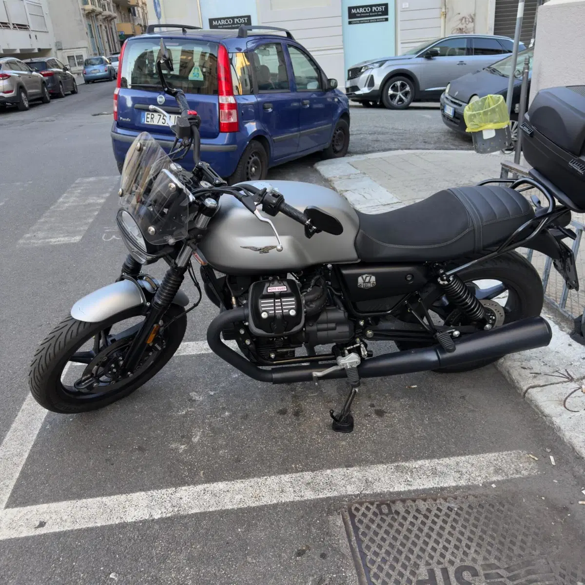 Moto Guzzi V7 Stone (2021 - 24) (7)