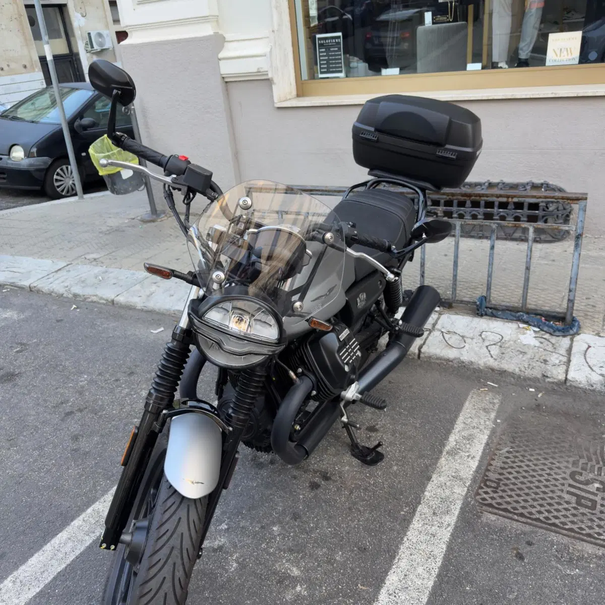 Moto Guzzi V7 Stone (2021 - 24) (2)