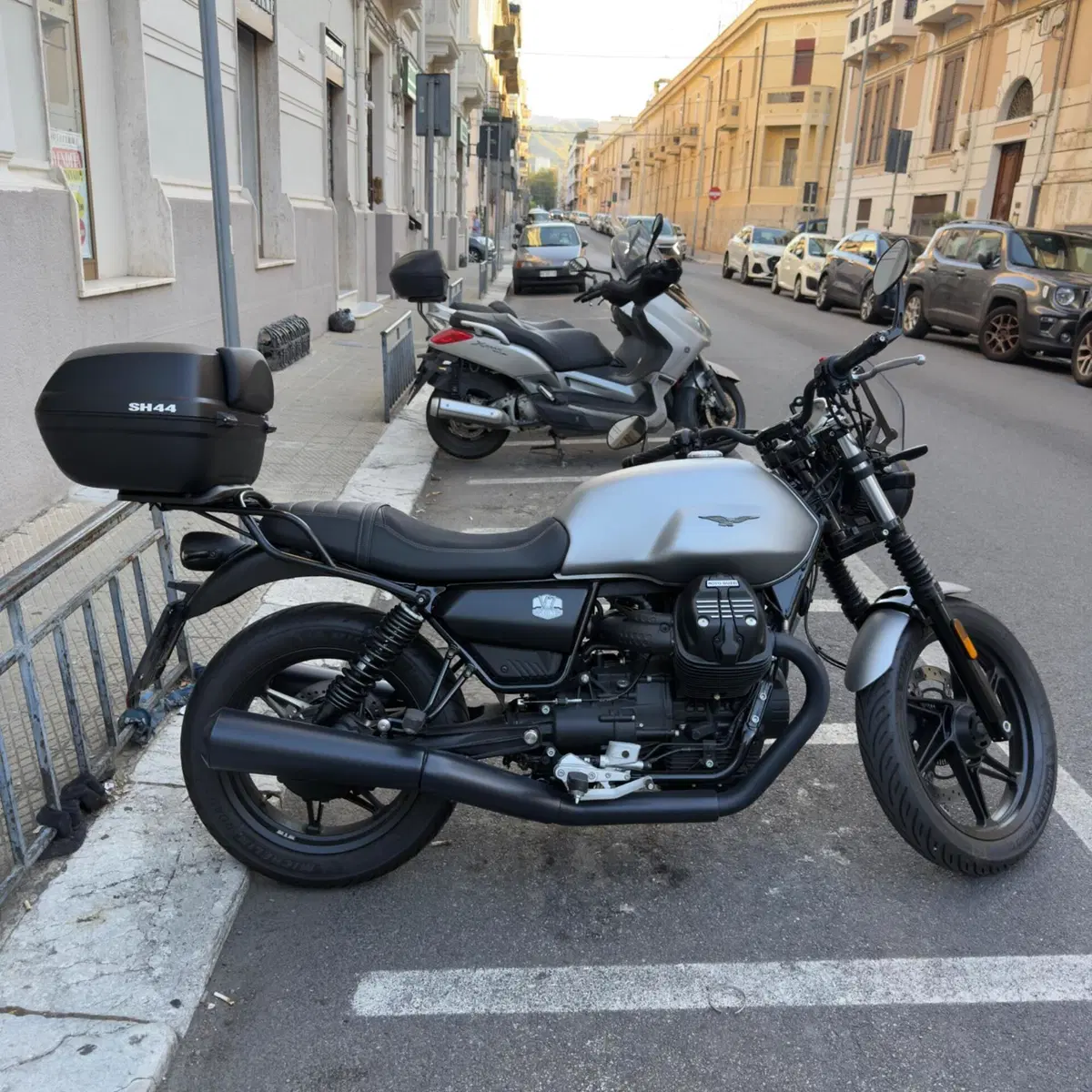 Moto Guzzi V7 Stone (2021 - 24)