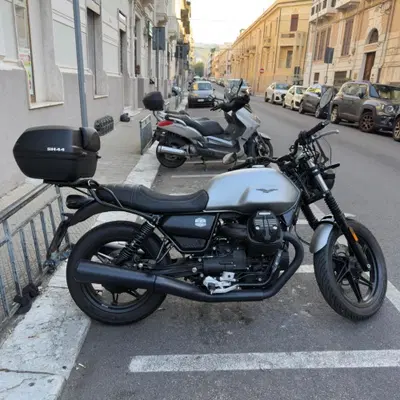 Moto Guzzi V7 Stone (2021 - 24) usata