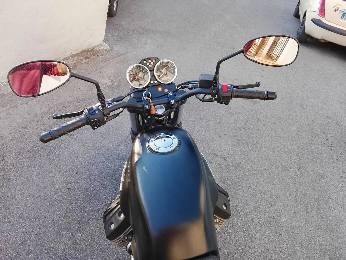 Moto Guzzi V7 II Stone (2015 - 17) (3)