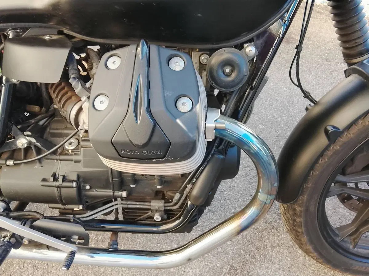 Moto Guzzi V7 II Stone (2015 - 17) (5)