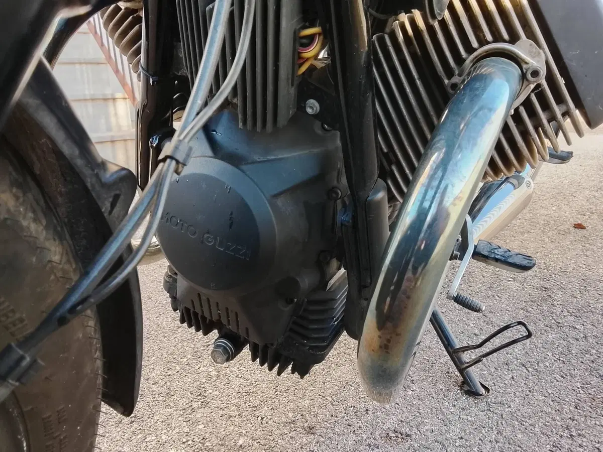 Moto Guzzi V7 II Stone (2015 - 17) (7)