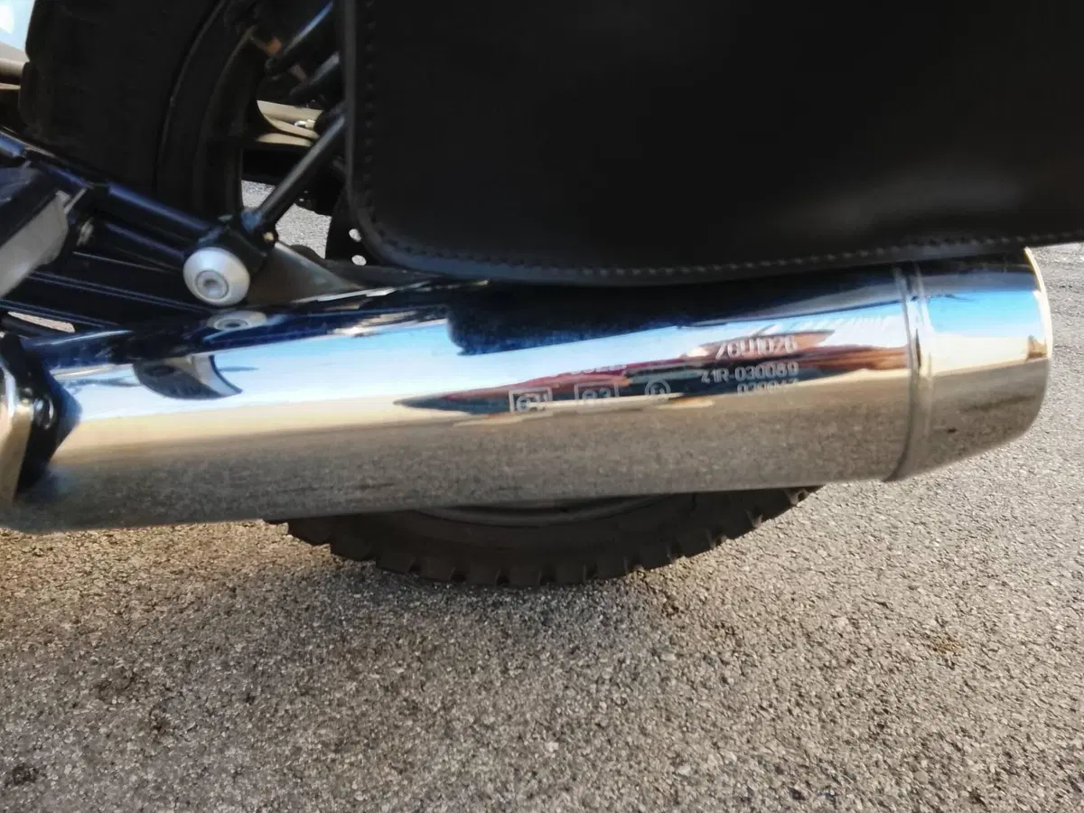 Moto Guzzi V7 II Stone (2015 - 17) (8)