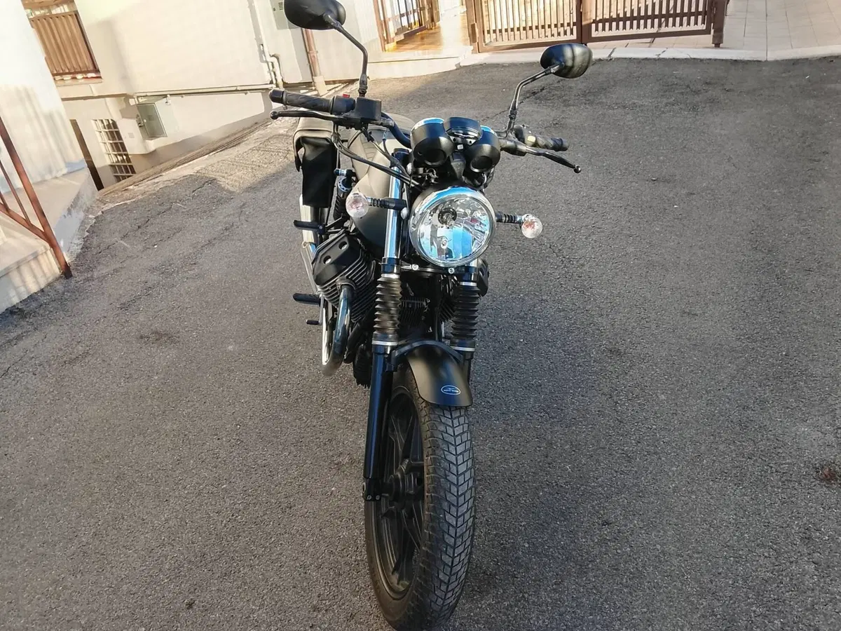 Moto Guzzi V7 II Stone (2015 - 17) (9)