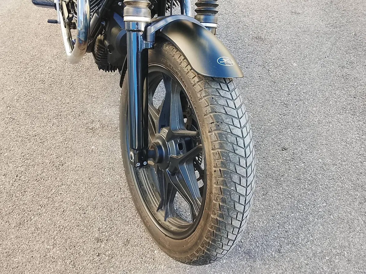 Moto Guzzi V7 II Stone (2015 - 17) (11)