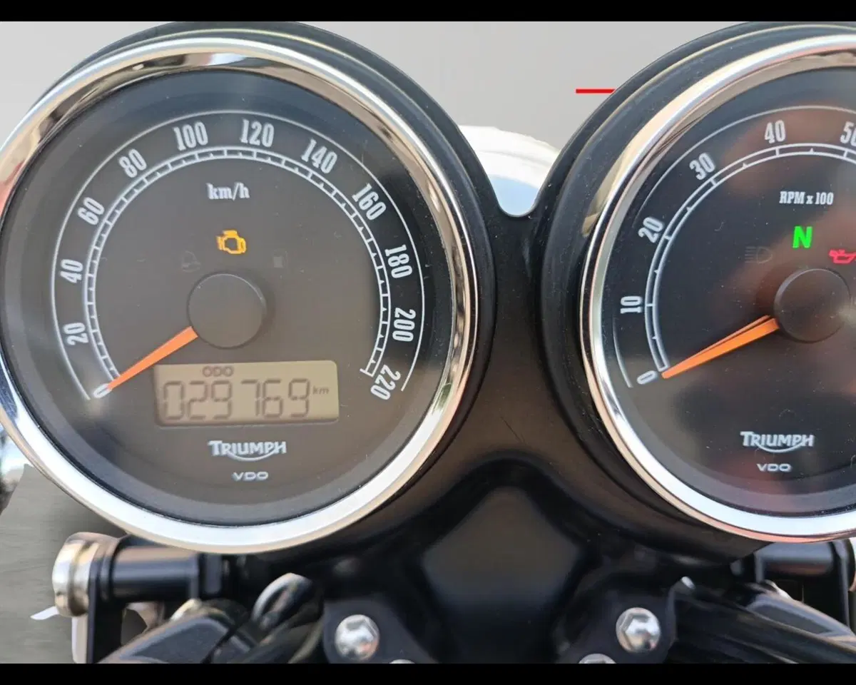 Triumph Bonneville SE (2009 - 13) (5)